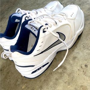 Men’s Nike Air Monarchs (white)